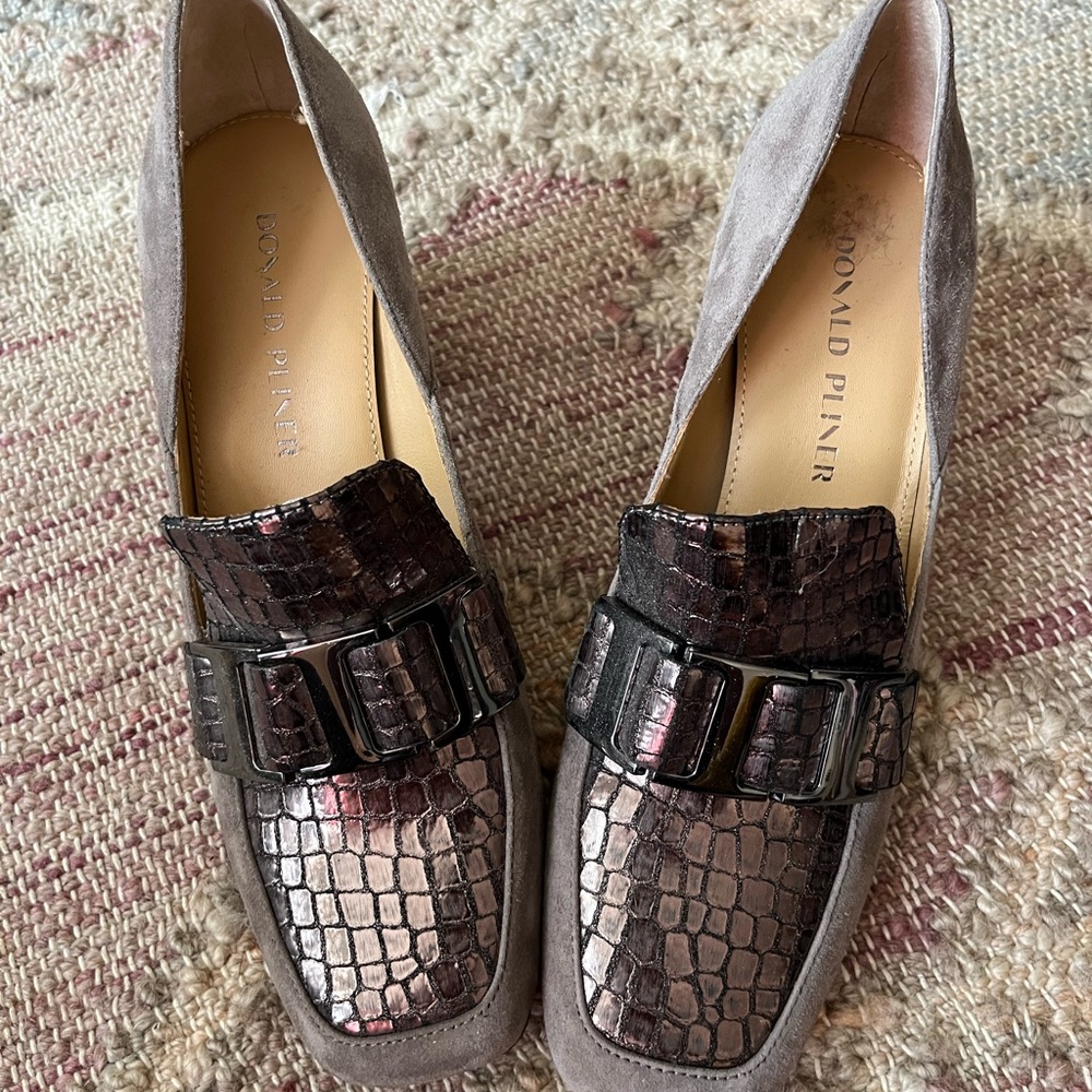 Donald J. Pliner Gray Crocodile Textured Heel